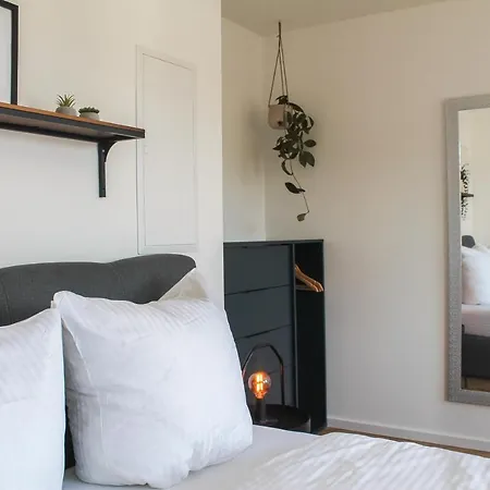 Apartament Wonderful World - Stadtnah, Balkon, Parkplatz, E-ladestation, Fitnessstudio *